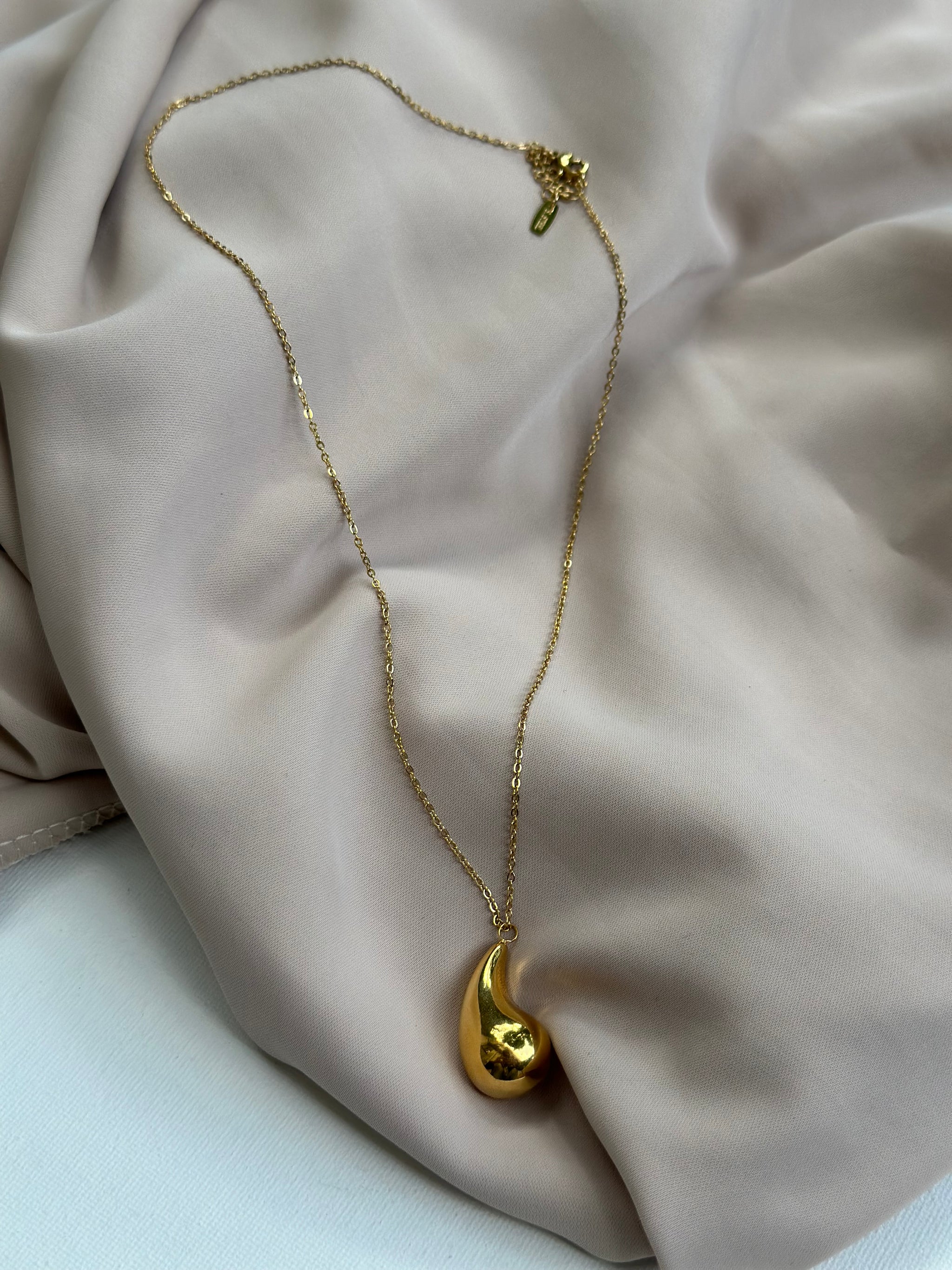 Collier goute d’eau