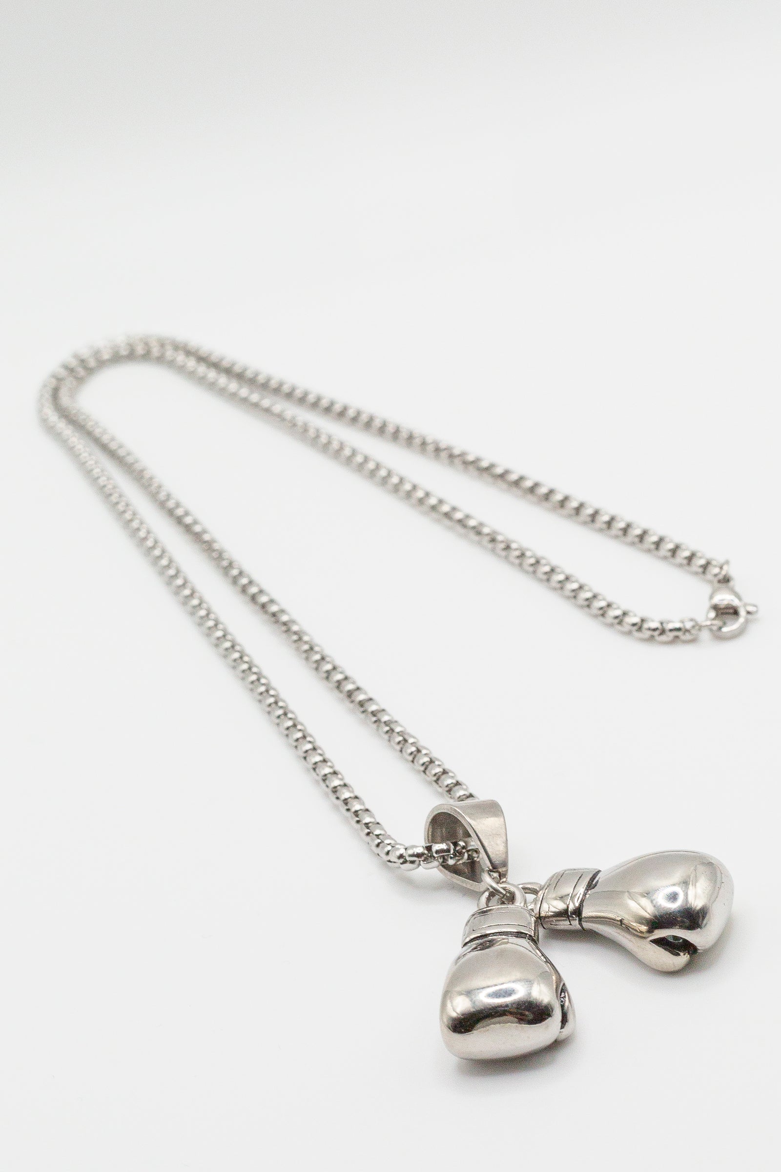 Collier double gants de boxe