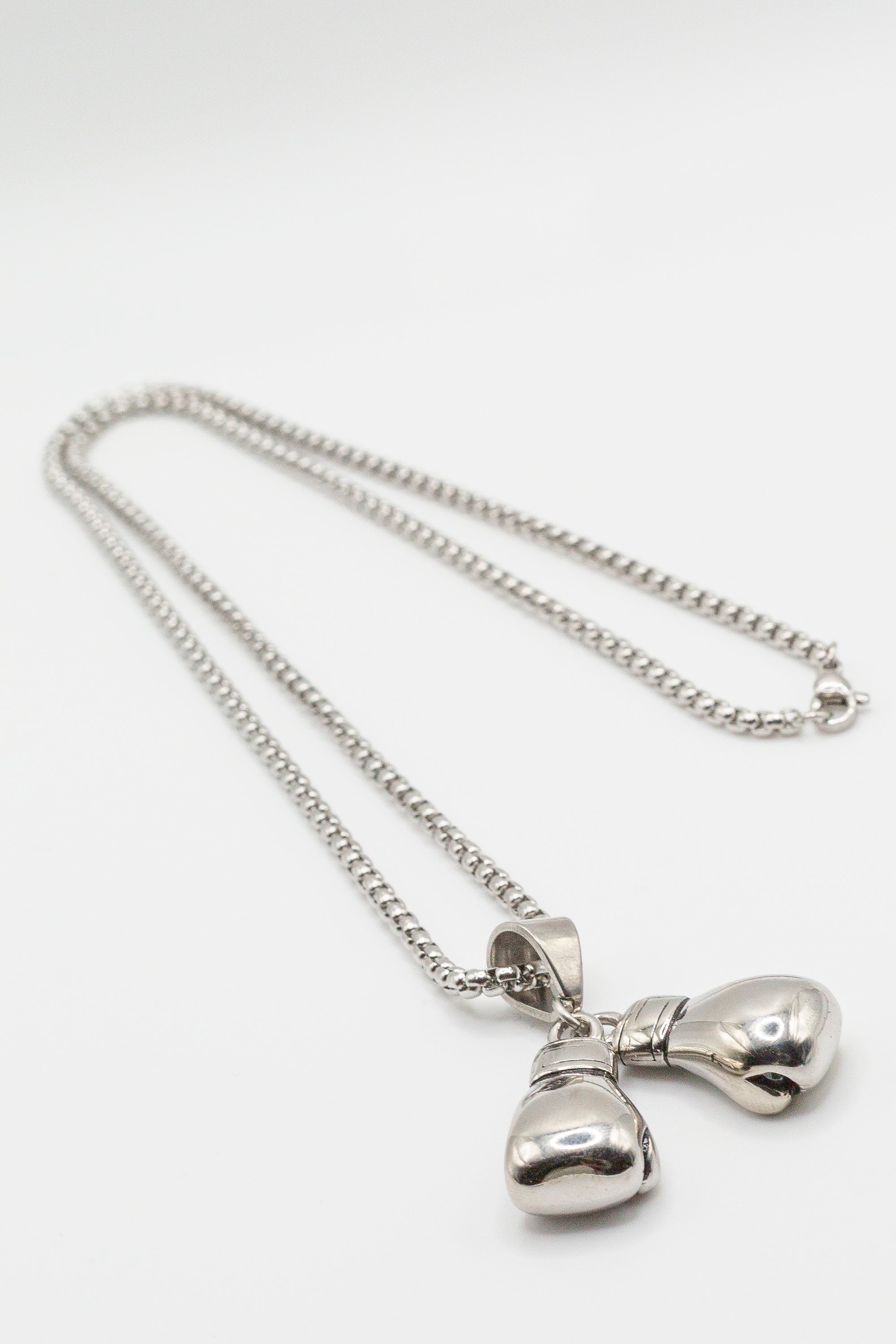 Collier double gants de boxe
