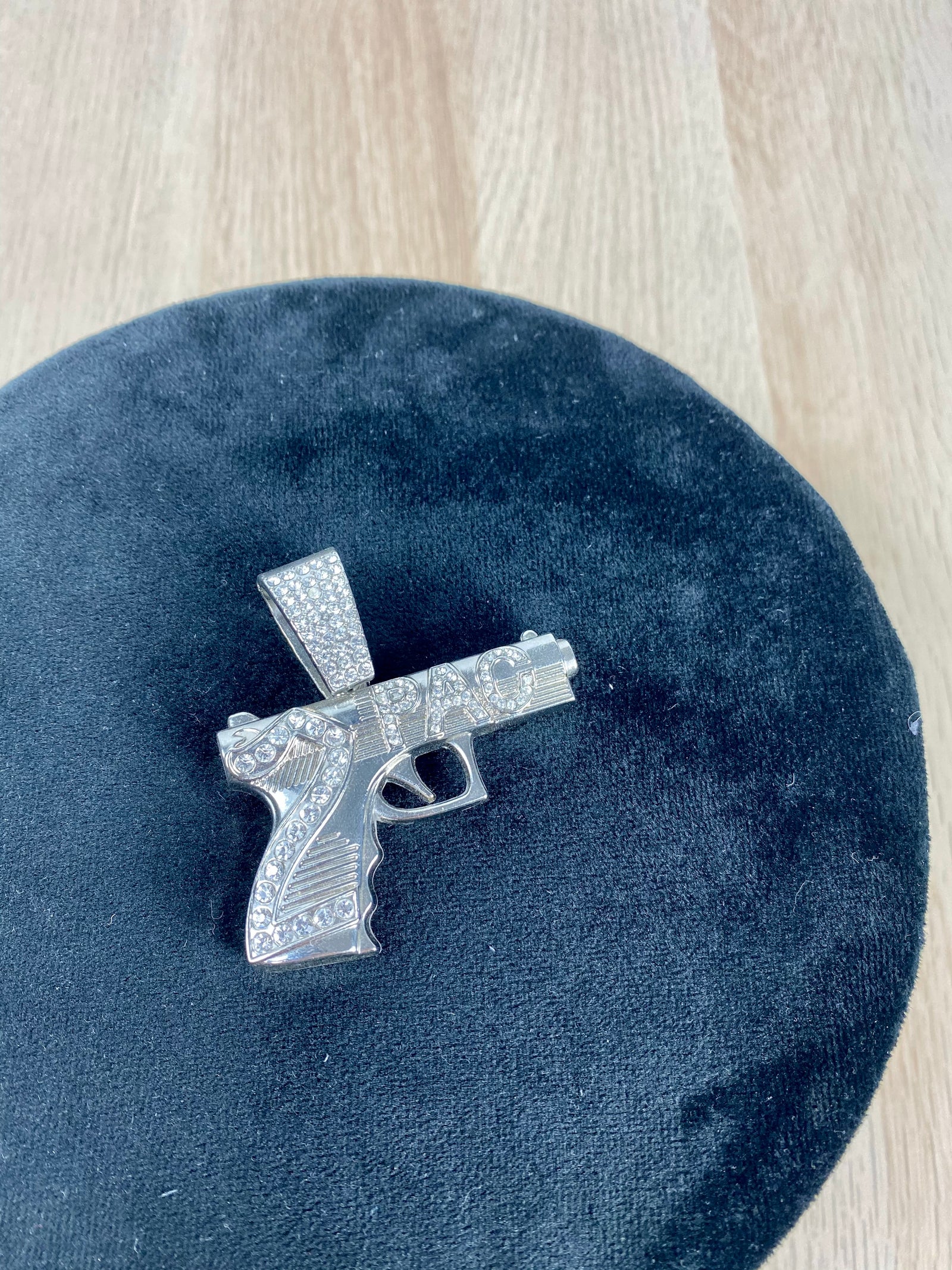 Pendentif Arme